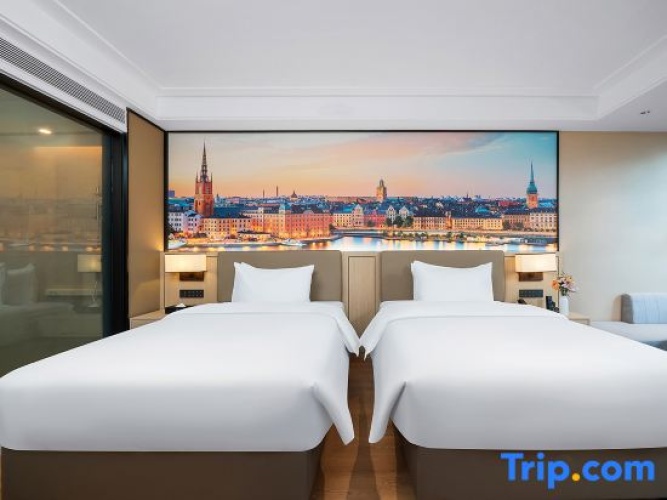 Standard Twin room with view