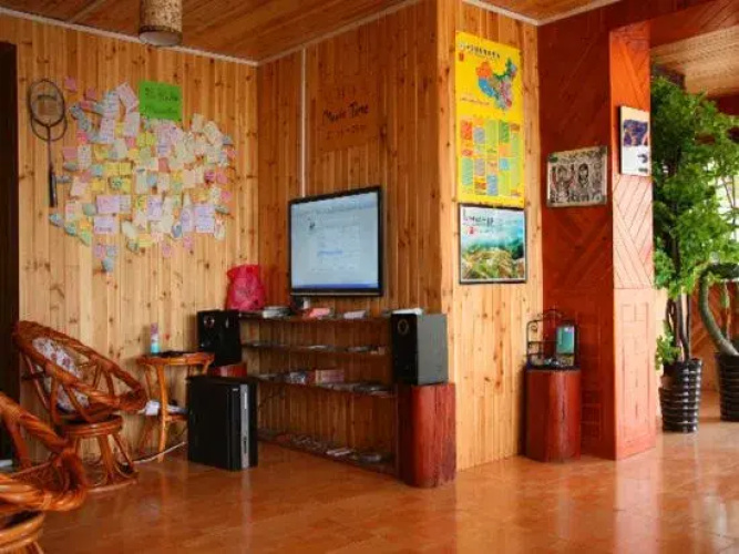 Dragon's Den Hostel