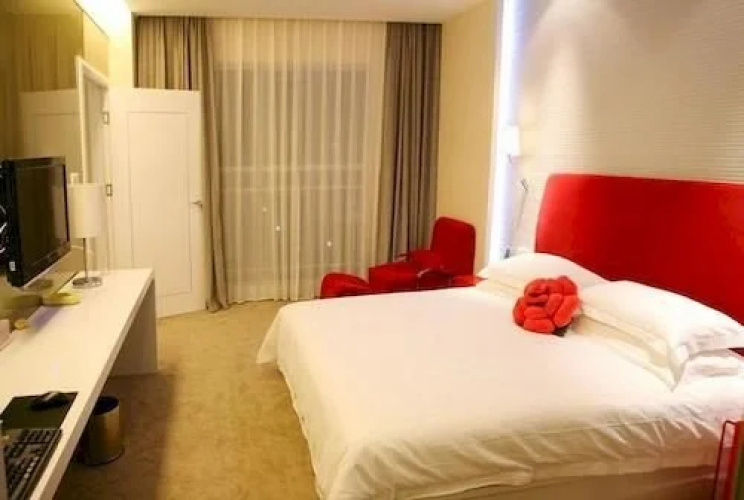 Shengjing Yijia Hotel