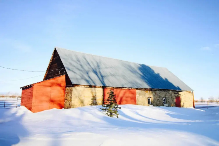 'the Farmstead' on 10 Acres w/ Mountain Views!