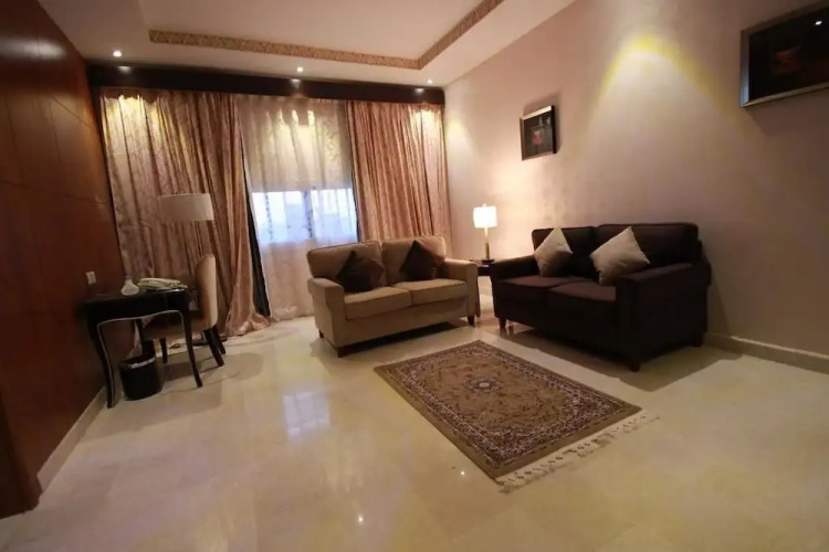 Bhanis Hotel