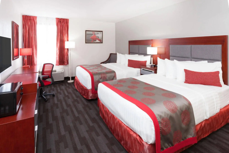 Ramada Plaza Chicago North Shore