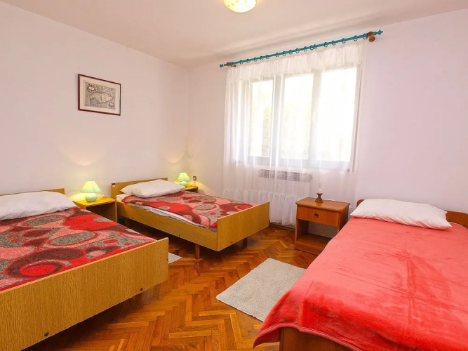 Apartment 864