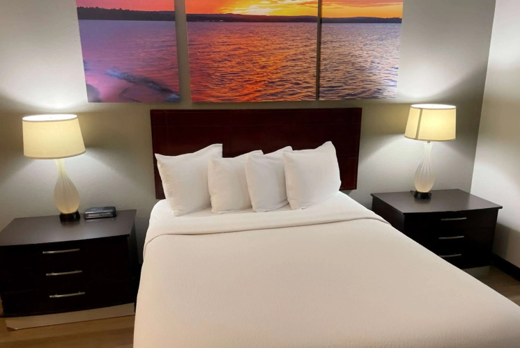 Days Inn & Suites by Wyndham Stevens Point