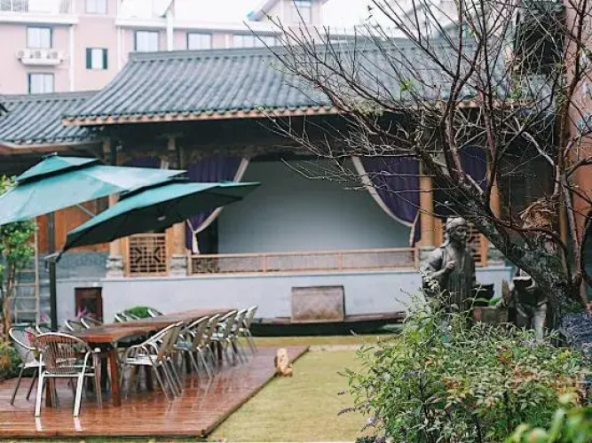 Heart hotel