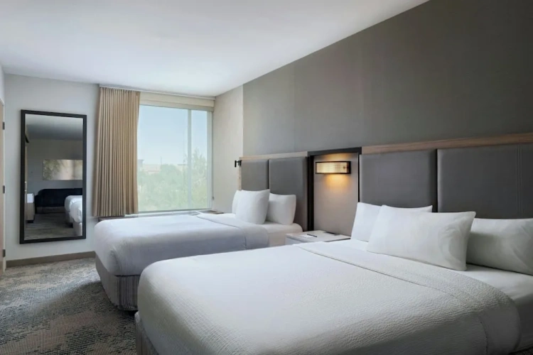 Suite with lake view
