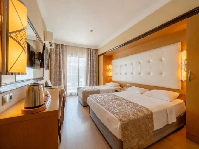 Standard Double room with balcony and with partial sea view