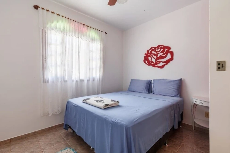 4 Bedrooms Cottage