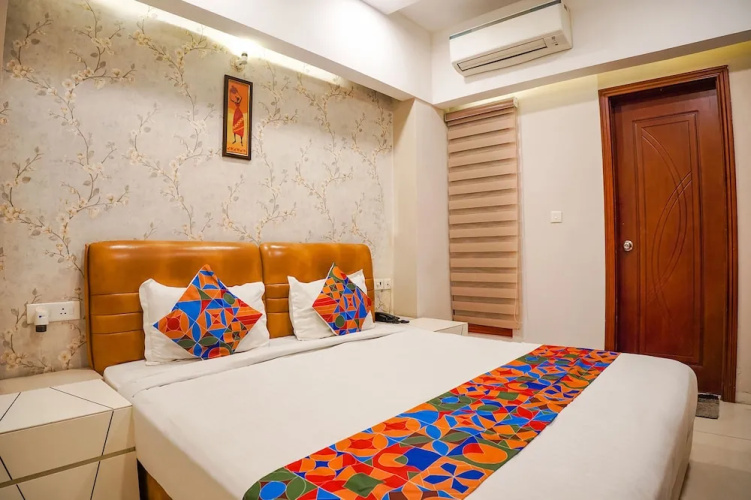 Fabhotel Divine Casa