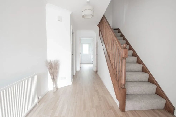 5 Bedrooms Apartment