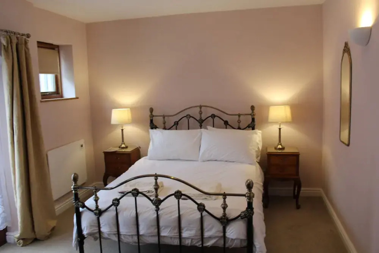 Holly Lodge