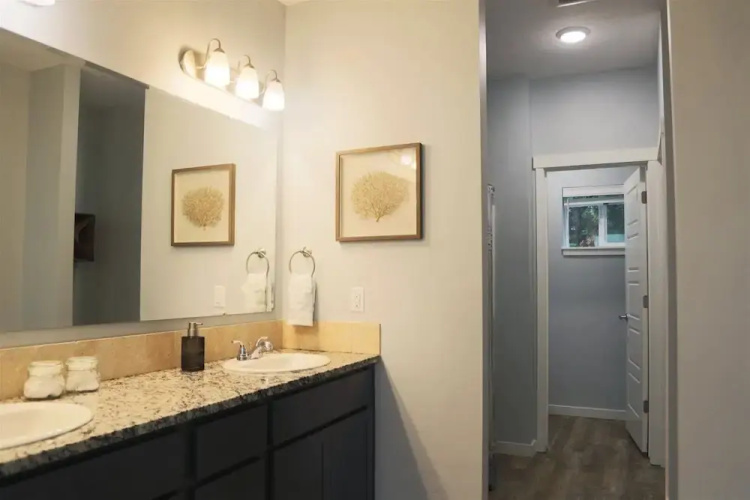Smart-designed 2 Bed/2 Bath Home