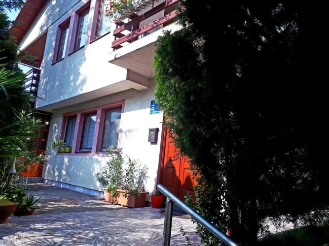 Apartment with balcony and with mountain view