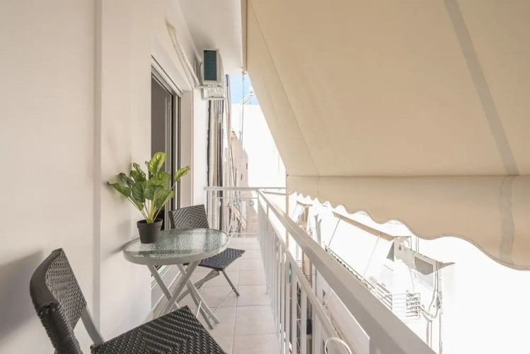 Live As A Greek in Athena