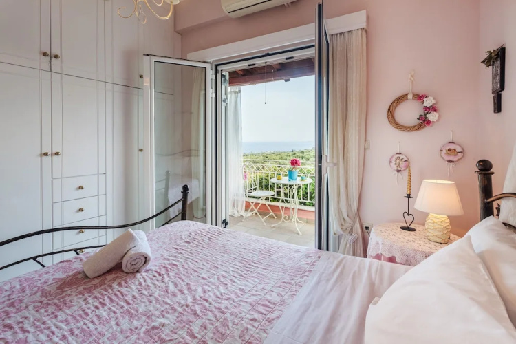 Country House with Panoramic View And Beach Access