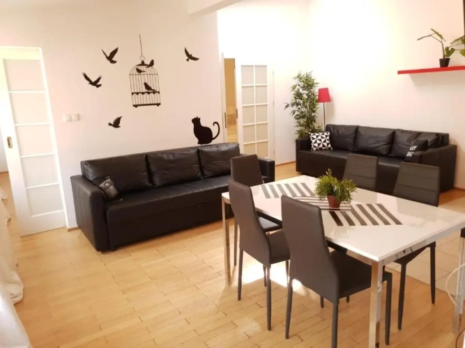 2 Bedrooms Apartment