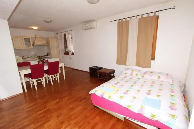 Apartments Leo