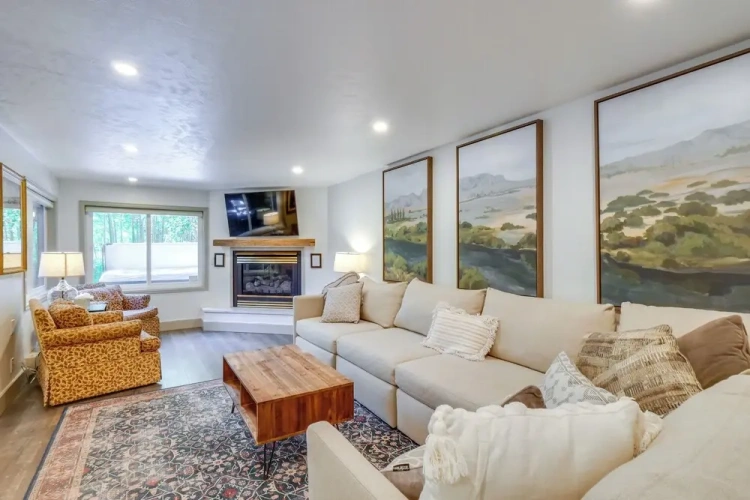 5 Bedrooms Apartment