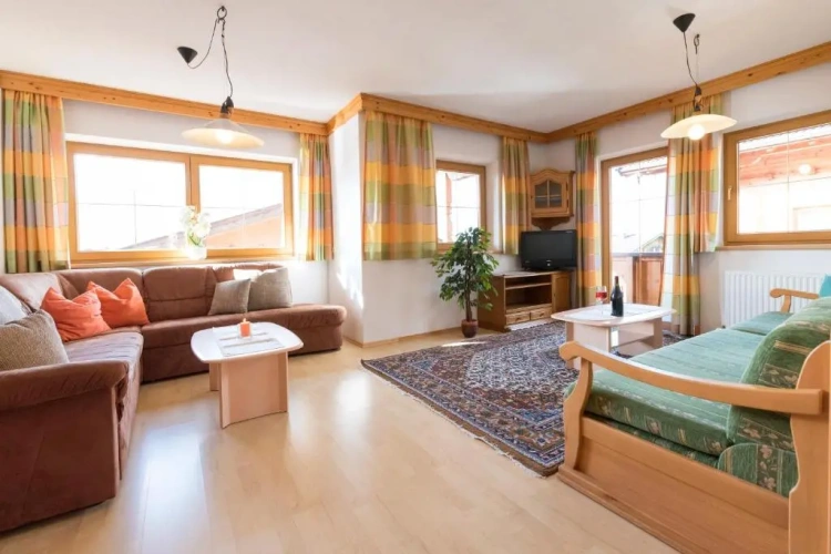 3 Bedrooms Apartment