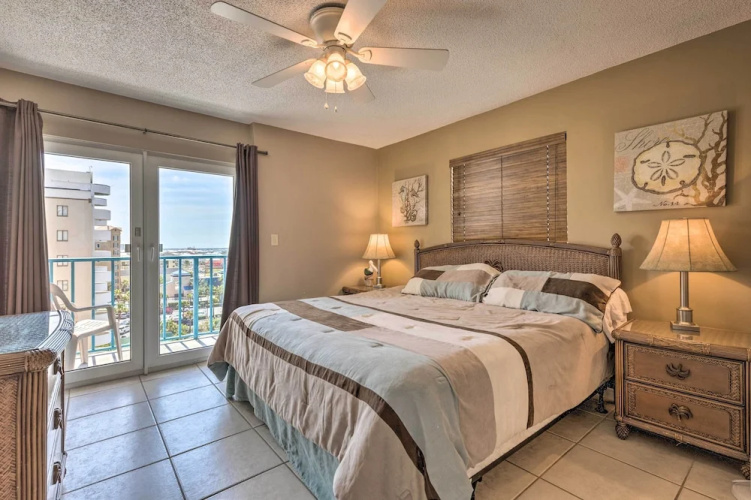 Beachfront Condo With Balconies & Pool Access!