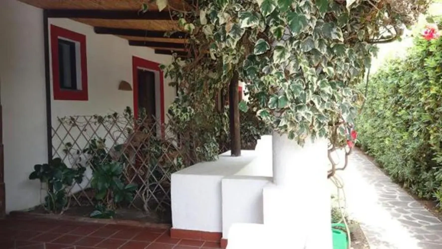 Standard Triple room with garden view