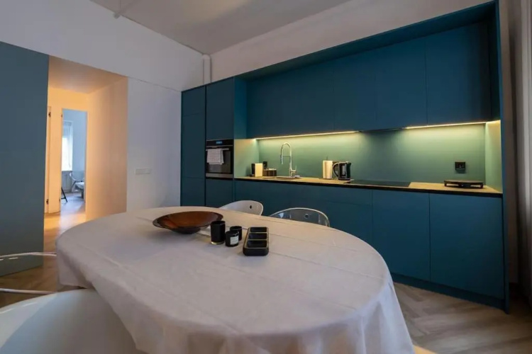 3 BD Old Town Apartment by Hostlovers