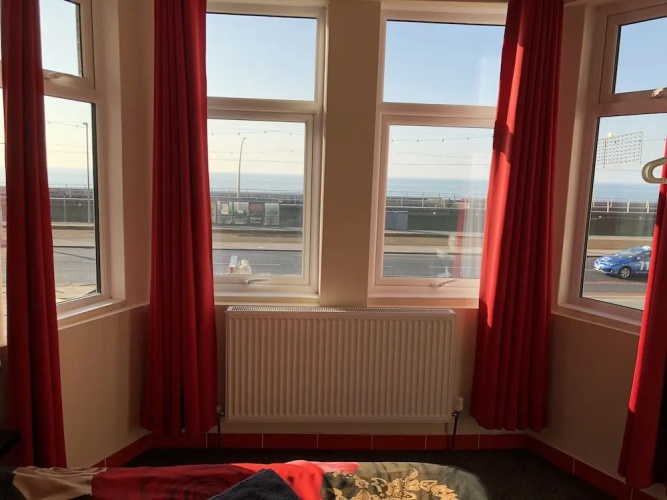 Red Roomz Hotel