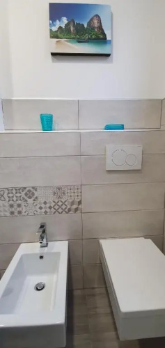 2 bed flat Centre & Stadio free parking