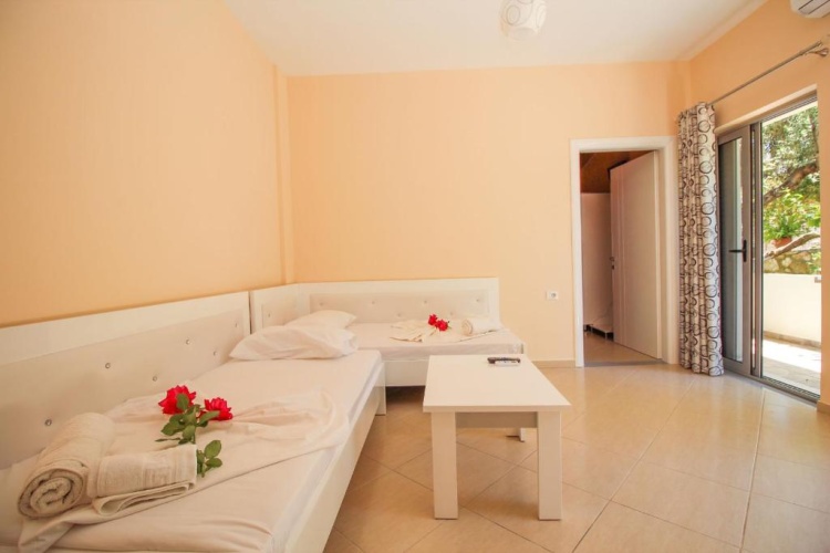 1 Bedroom Apartment with balcony and with garden view