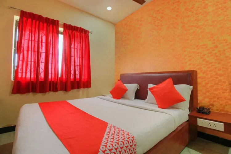 Shreenithi By Oyo Rooms