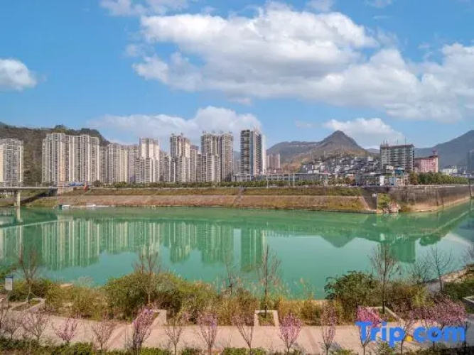 IU Hotel (Pengshui Renhe Spring store)