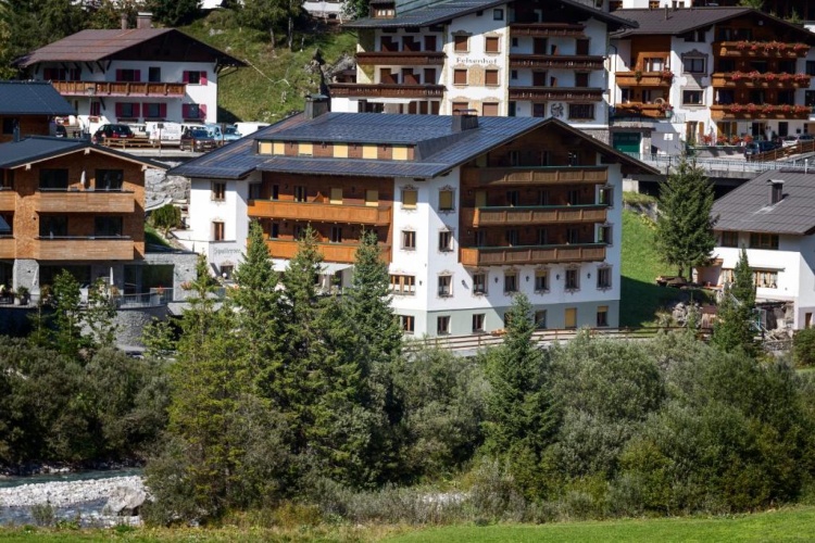 Apartment with mountain view