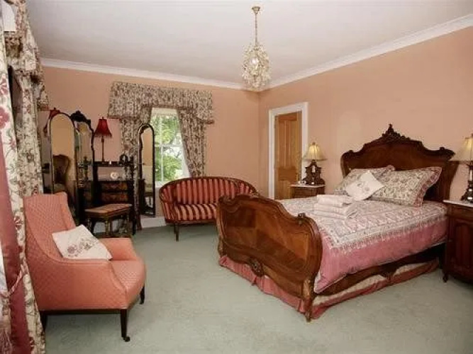 West Longridge Manor B&B
