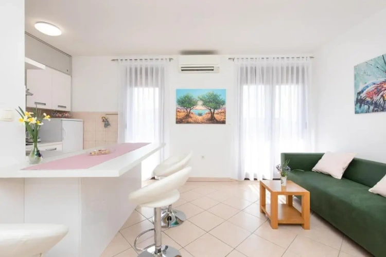 2 Bedrooms Apartment