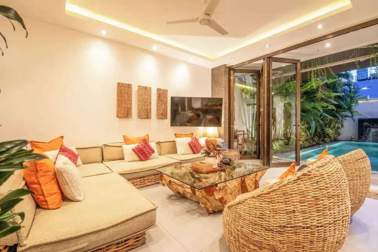 Luxury 4BR Haven, Steps to Canggu's Beach Elegance