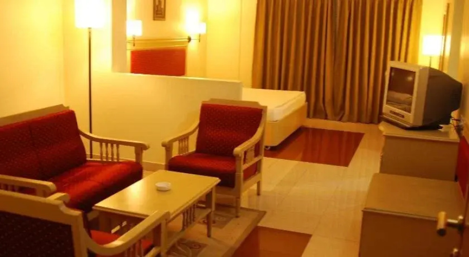 Club 7 Hotel
