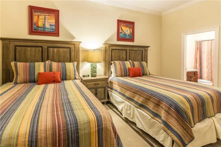 Phoenix West II 1813 - 3 Br condo by RedAwning