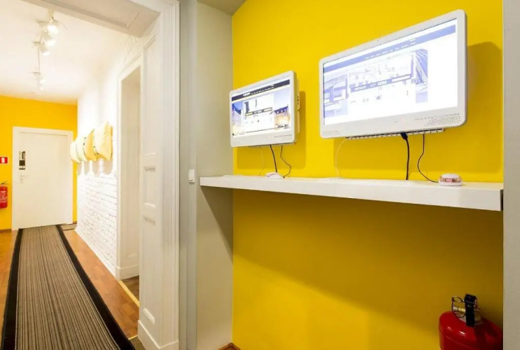 COLOR hostel