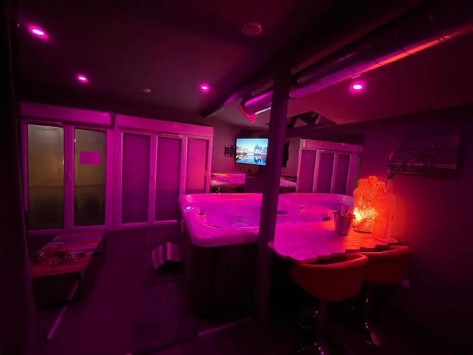 Love room rooftop jacuzzi