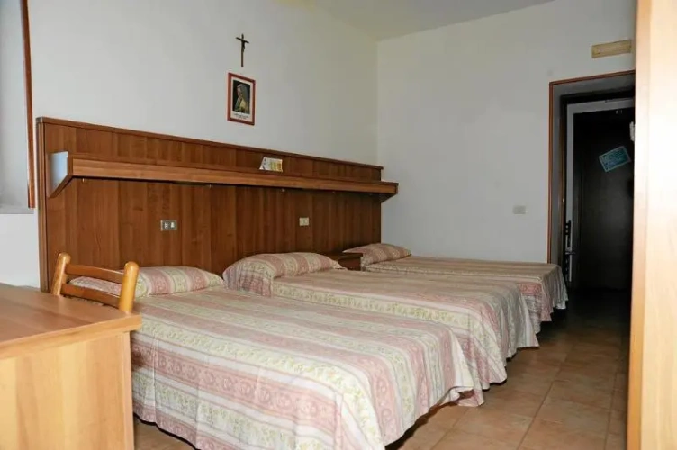 Standard Triple room with balcony