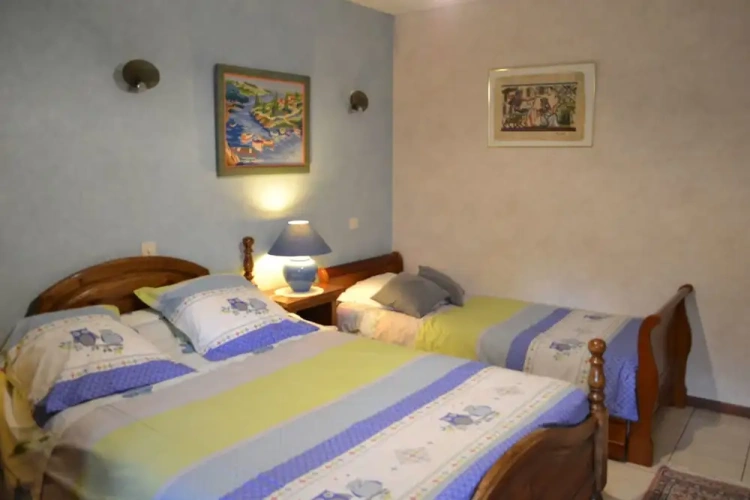 Standard Triple room