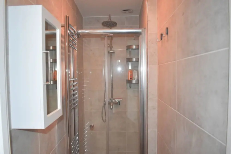 Contemporary 2 Bedroom Flat in Brighton