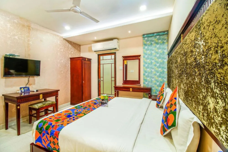 FabHotel Eleven Heights