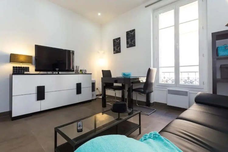 Feel Home - France 15