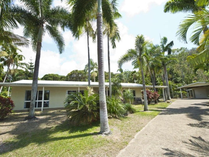 4 Bedrooms Cottage