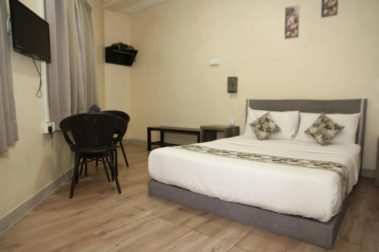 OYO 703 Myra Hotel