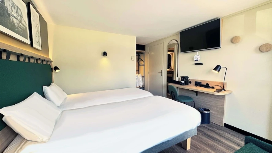 Standard Twin room with balcony