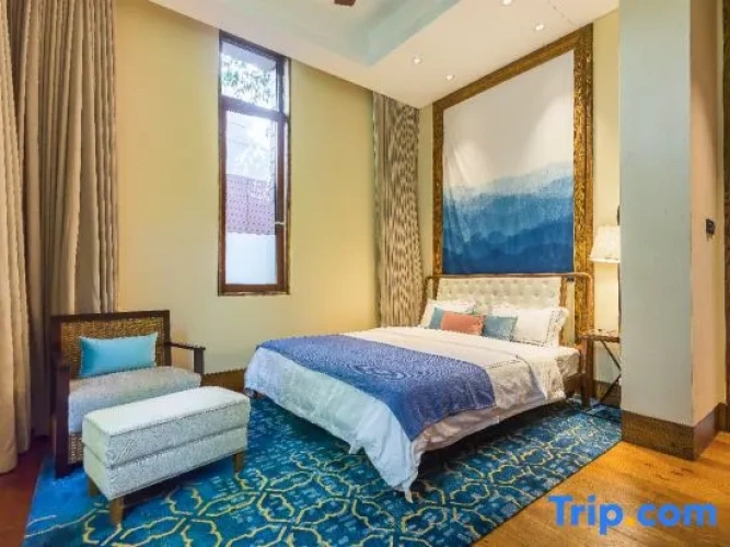 5 Bedrooms Villa