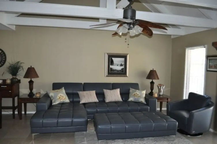 524queen 2 Bedroom Condo