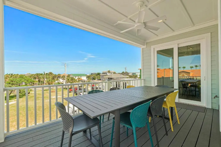 Endless Summer Oasis- Luxury 5br, heated pool, elevator, steps to ocean!
